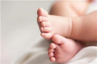 Βρετανία: Μωρό 13 μηνών υπέστη καρδιακή προσβολή και έχασε τη μισή του γλώσσα του