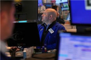 Χάθηκαν πάνω από 2 τρισ. δολάρια στη Wall Street μετά τους δασμούς Τραμπ
