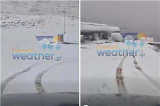 Εντυπωσιακό το τοπίο στον Παρνασσό: Στα λευκά «ντύθηκε» το χιονοδρομικό κέντρο