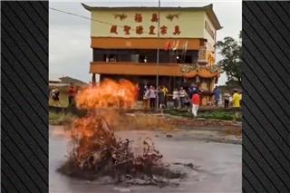 Ηφαίστειο λάσπης εκρήγνυται στη μέση ενός δρόμου στην Ταϊβάν - Δείτε βίντεο