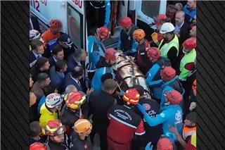 Κωνσταντινούπολη: Καρέ καρέ η διάσωση της 18χρονης Ντιλάρα από τα συντρίμμια της πολυκατοικίας