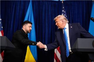 Πρόοδος αλλά χωρίς λύση στο εδαφικό στη συνάντηση Τραμπ - Ζελένσκι στη Φλόριντα