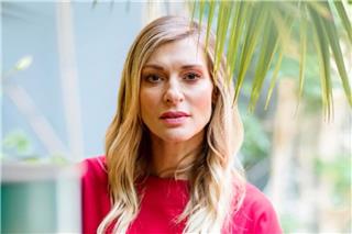 Η Ζέτα Δούκα έκανε το τελευταίο μπάνιο στη θάλασσα για το 2025 και έστειλε ευχές για το νέο έτος