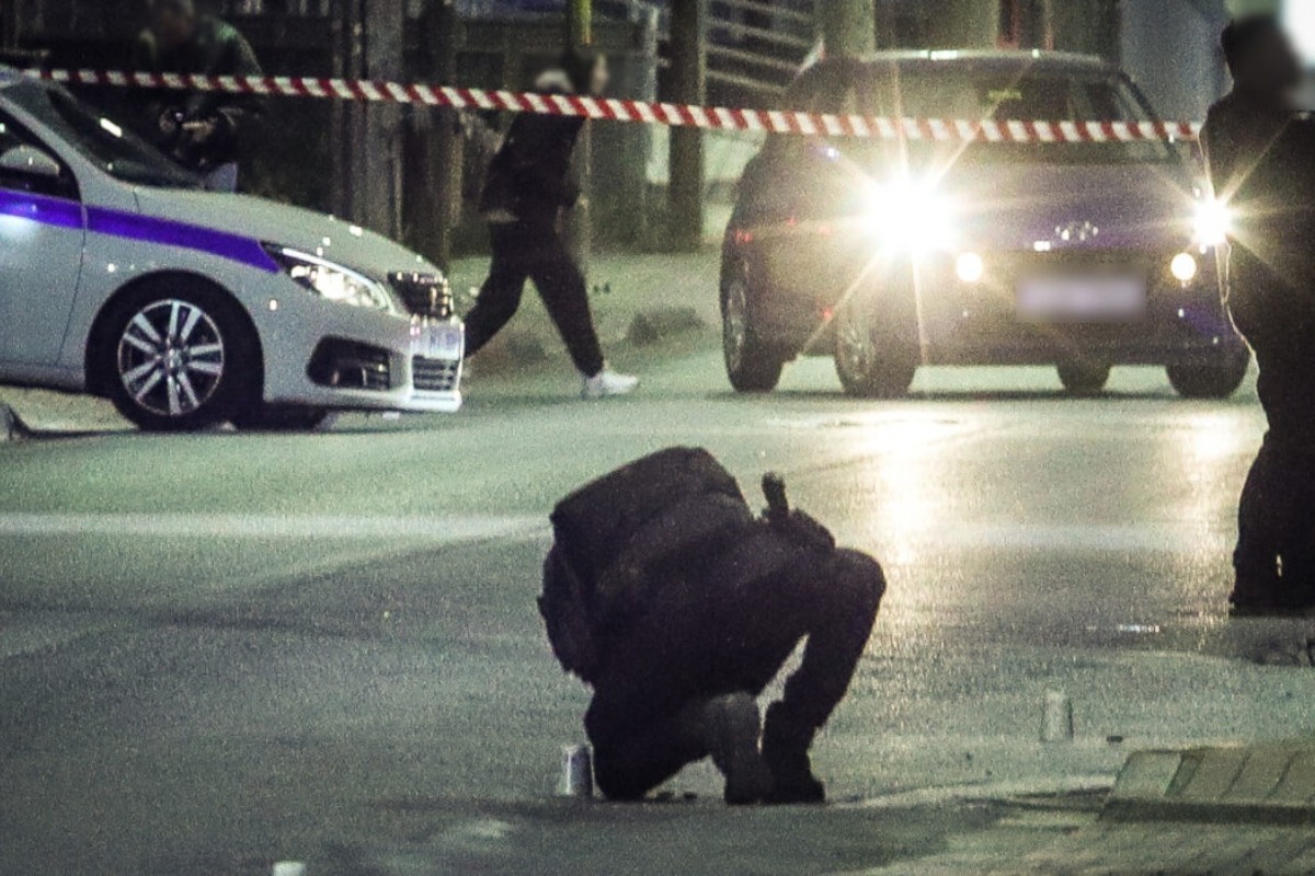 Ανω Λιόσια: Η στιγμή που οι δράστες γαζώνουν τη Mercedes του bodybuilder ‑ Βίντεο ντοκουμέντο