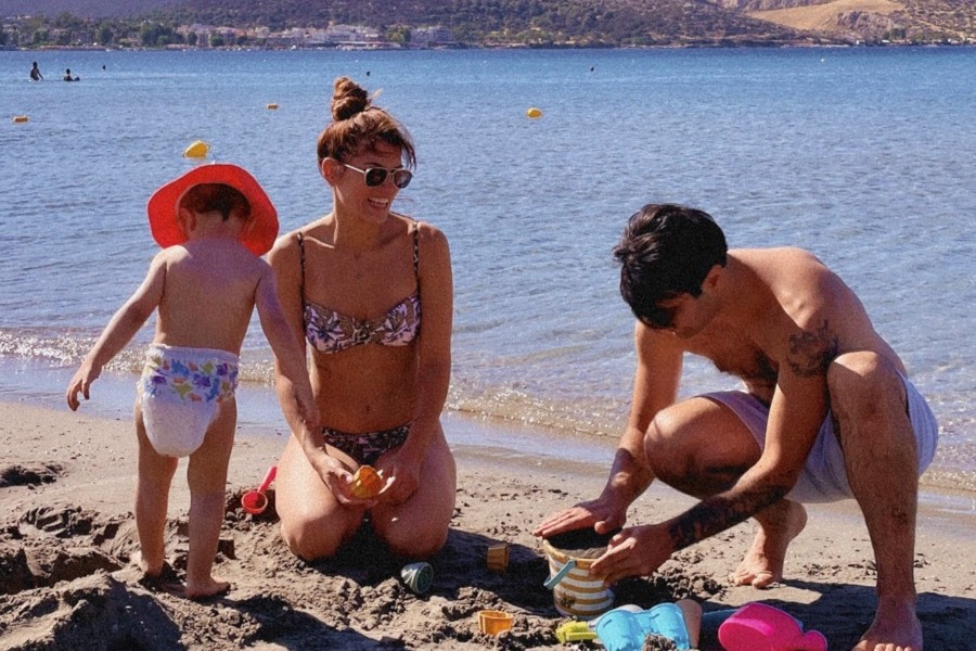 Μαίρη Συνατσάκη: Οικογενειακές στιγμές με τον Ίαν Στρατή και την κόρη τους
