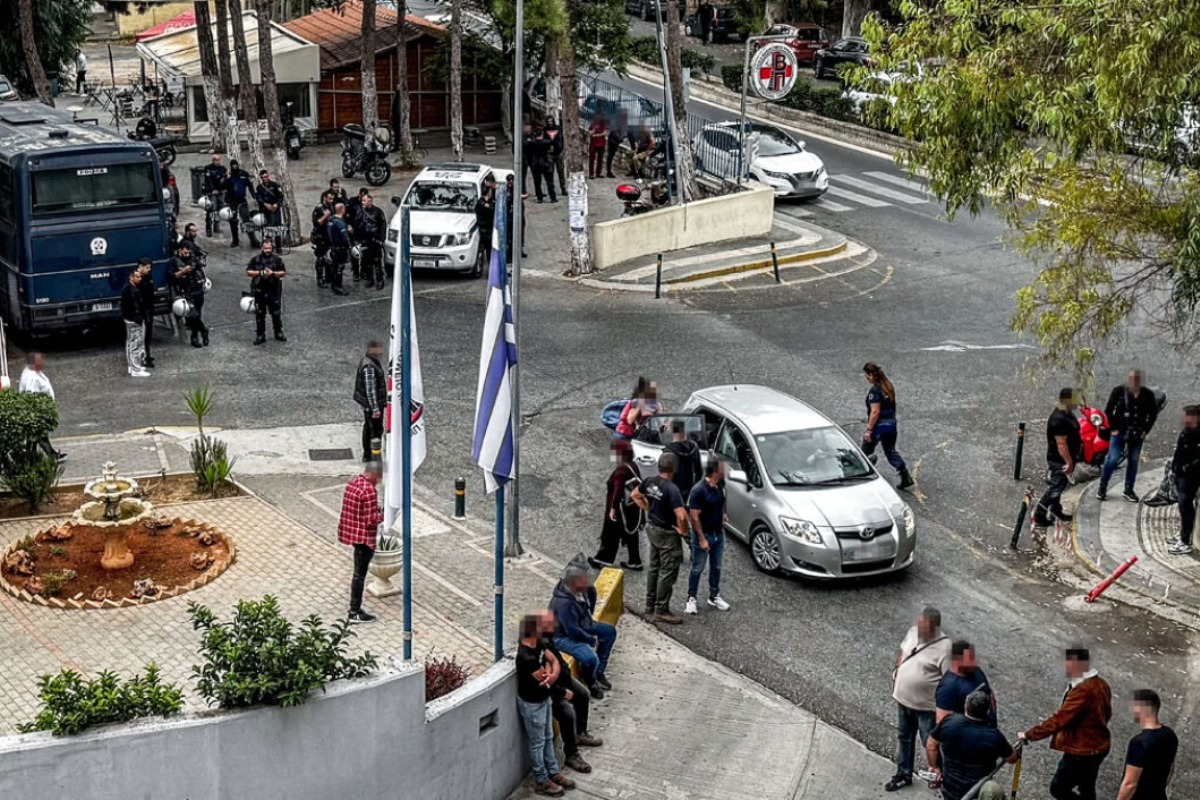 Σκηνές οδύνης στο Βενιζέλειο νοσοκομείο, συγγενείς θρηνούν τους ανθρώπους τους από τη βεντέτα