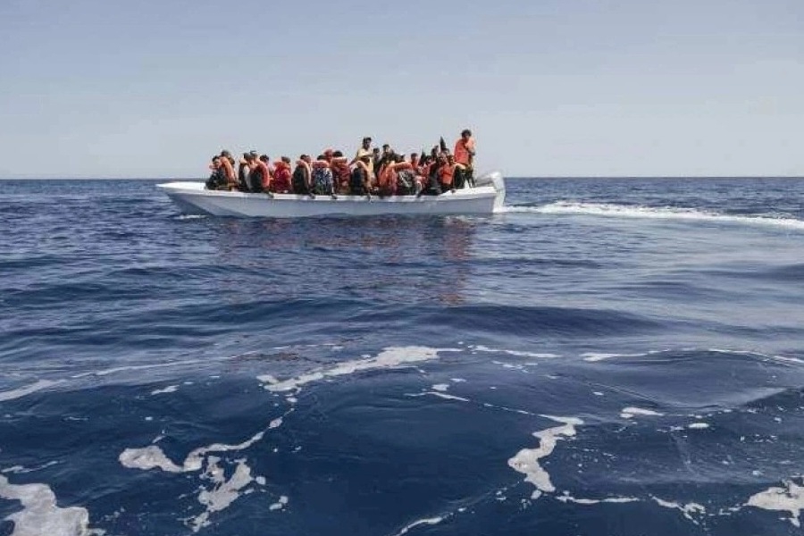 Πλεούμενο με μετανάστες ανατράπηκε ανοιχτά της Λαμπεντούζα