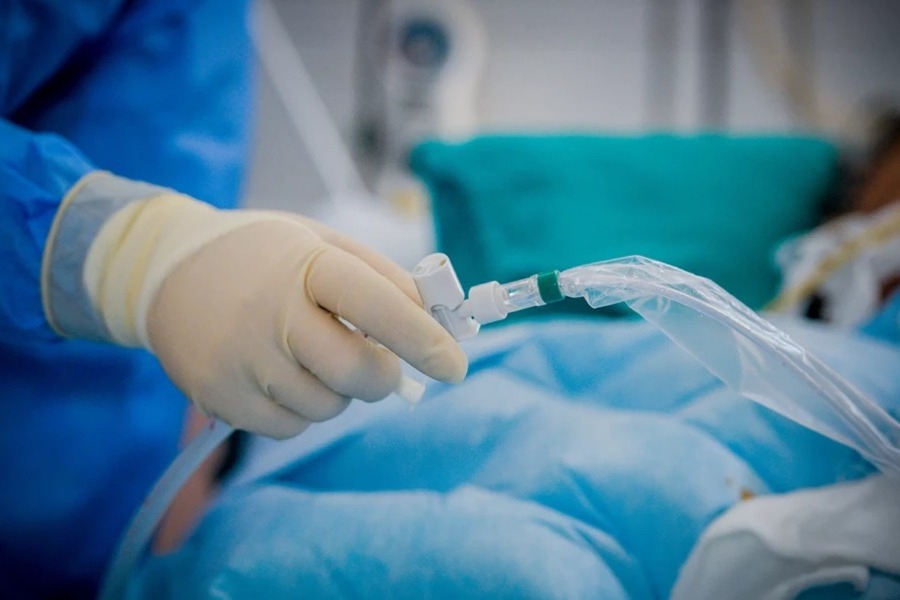 Σε χειρουργική επέμβαση θα υποβληθεί ο 36χρονος που δέχθηκε επίθεση με κατσαβίδι από 40χρονη ηθοποιό στον Βύρωνα
