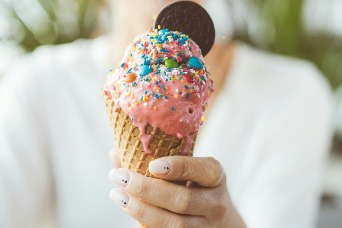 Αυτό είναι το πιο απρόσμενο nail trend της φετινής άνοιξης ‑ και είναι πιο σκοτεινό απ’ όσο φαντάζεσαι