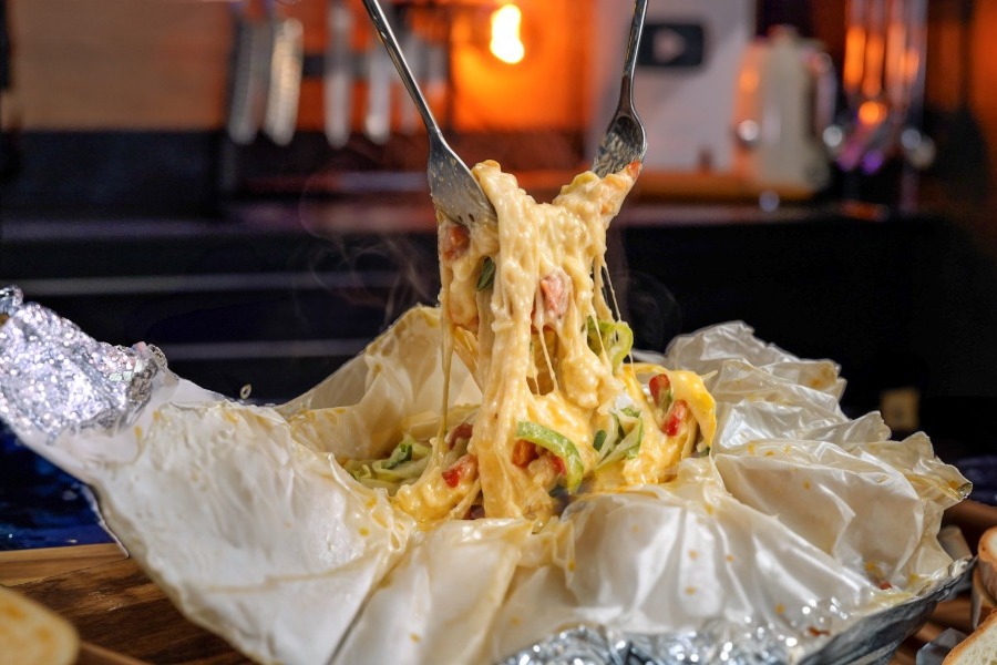 Μπουγιουρντί στη λαδόκολλα, το πιο νόστιμο ορεκτικό για Τσικνοπέμπτη στο σπίτι