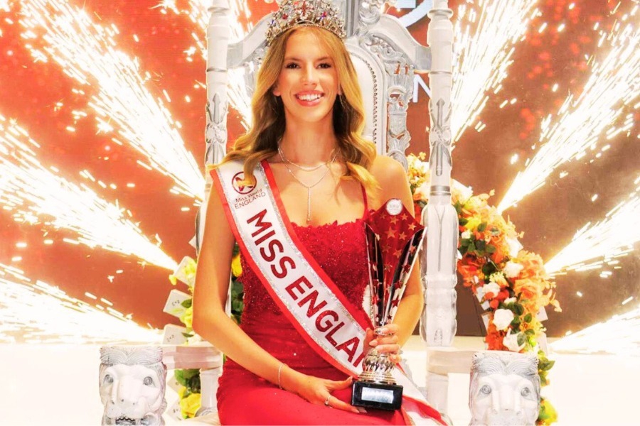 «Είμαι υπερήφανη λεσβία»: Η Μις Αγγλία απάντησε στον εκφοβισμό με νίκη