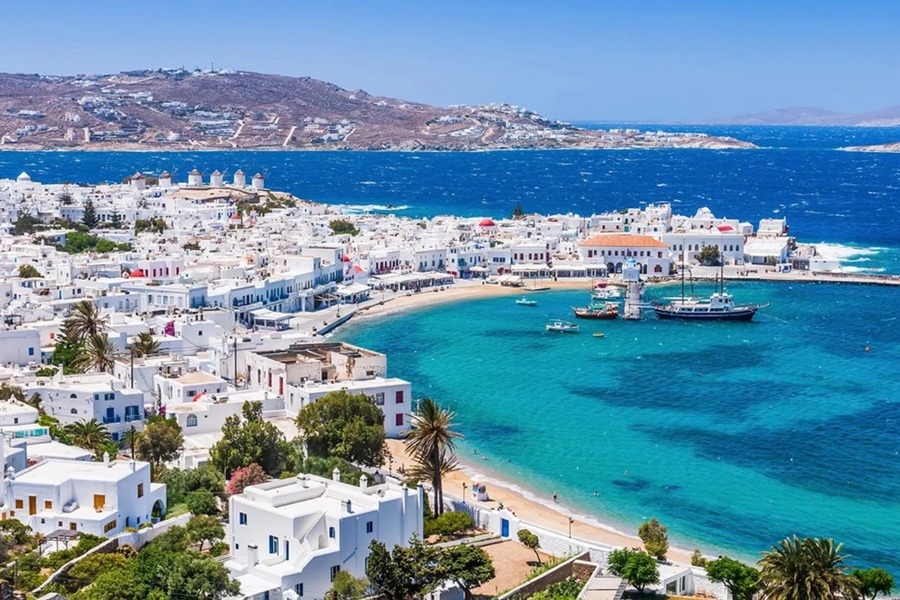 Μύκονος: Βρετανίδα ηθοποιός του «Mamma Mia!» ολόγυμνη στο bachelorette πάρτι της
