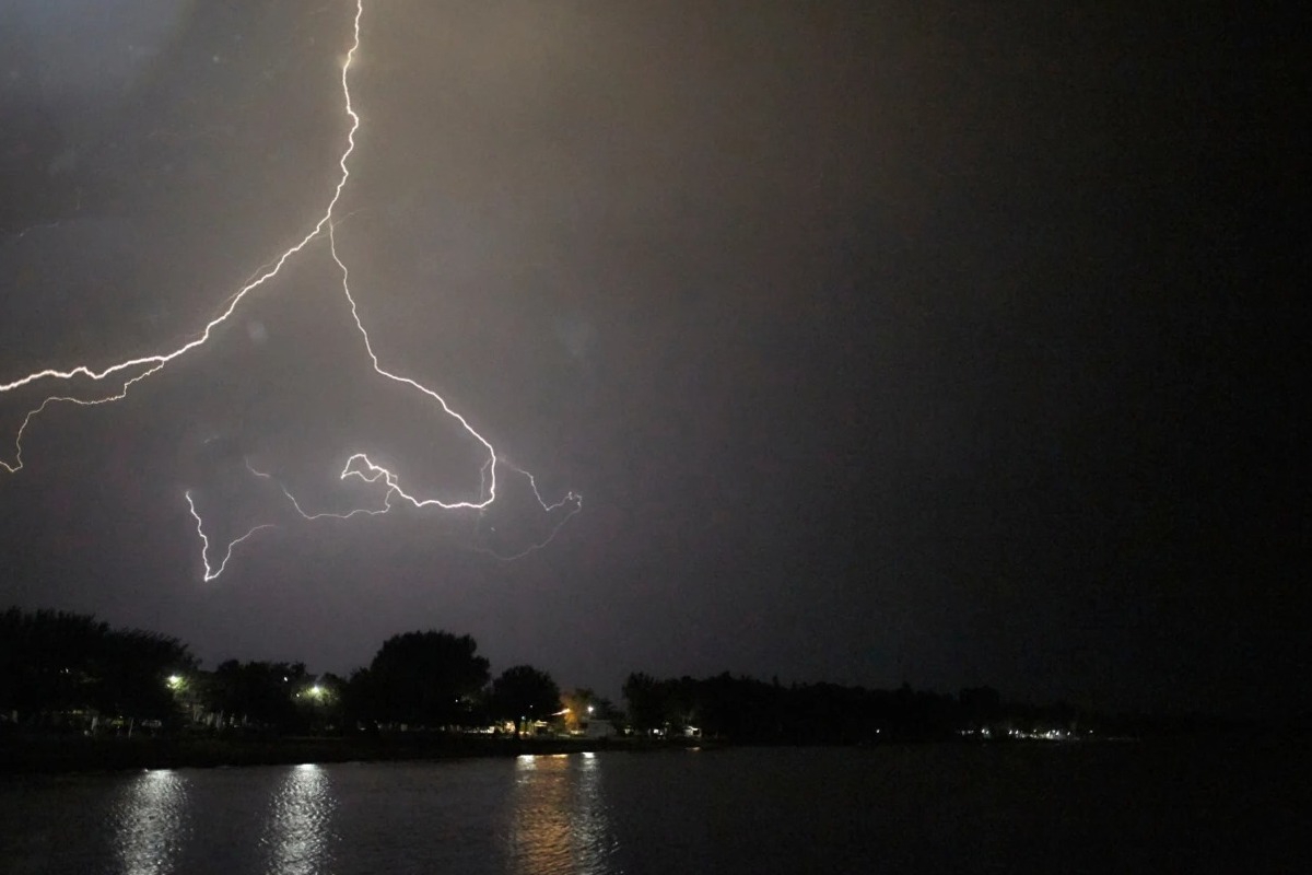 ΕΜΥ: Νέο έκτακτο δελτίο επικίνδυνων καιρικών φαινομένων – Σε ποιες περιοχές θα βρέχει έως το βράδυ
