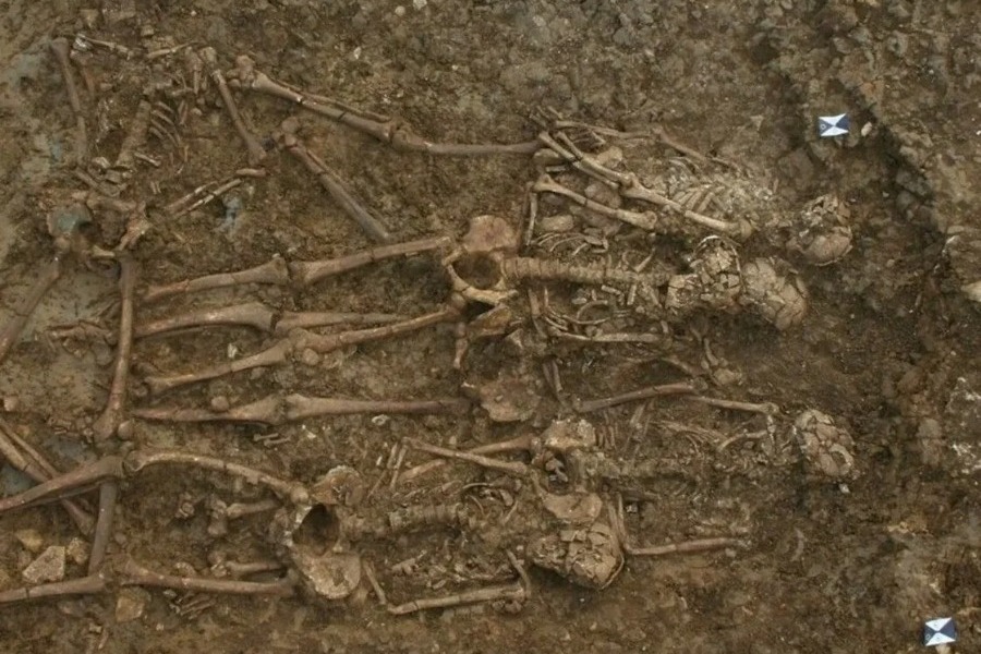 Δεκάδες σκελετοί ανακαλύφθηκαν σε μεσαιωνικό νεκροταφείο εκτελεσμένων εγκληματιών της Αγγλίας