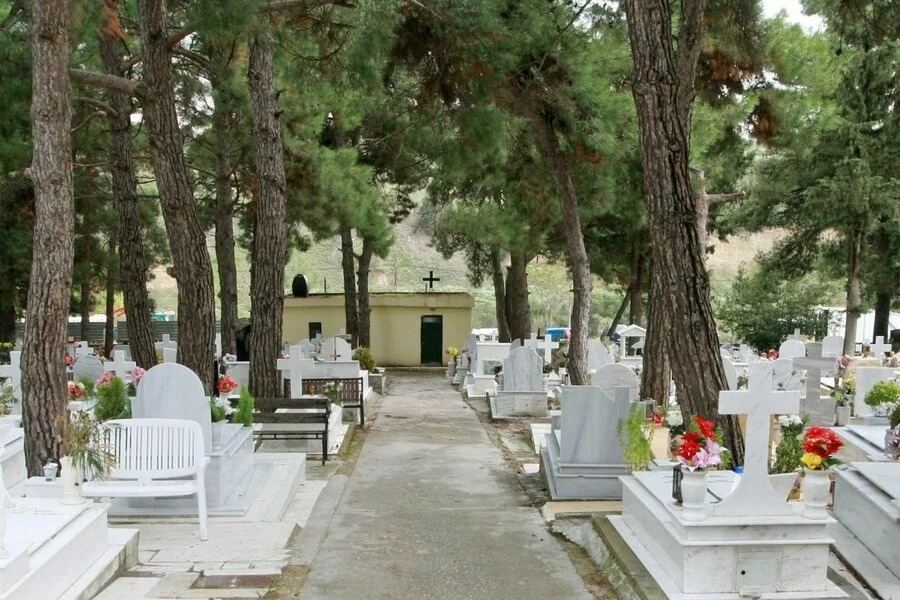 Θεσσαλονίκη: Πατέρας και γιος χτύπησαν υπάλληλο νεκροταφείου κατά τη διάρκεια εκταφής