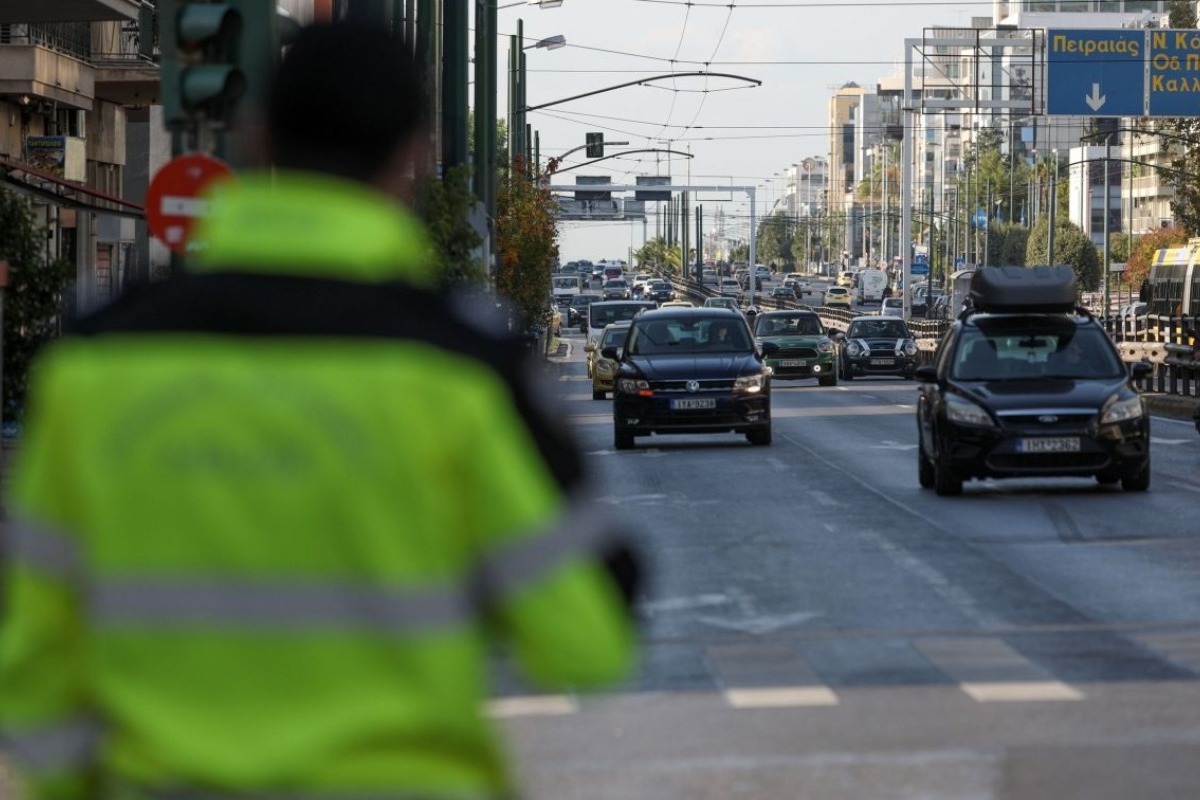 Σοκ για οδηγούς: Το πρόστιμο που τριπλασιάστηκε ‑ Μένεις χωρίς δίπλωμα για ένα χρόνο