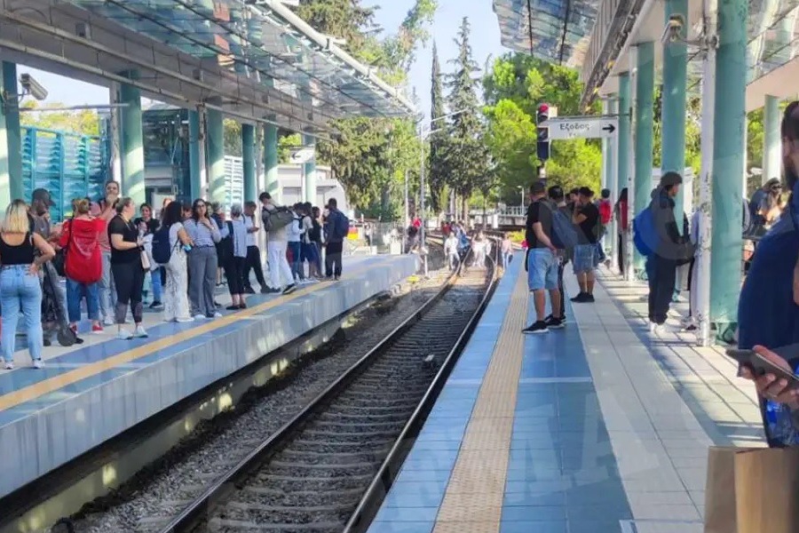 Τι συνέβη και έπιασε φωτιά στις γραμμές του ηλεκτρικού στη Νερατζιώτισσα