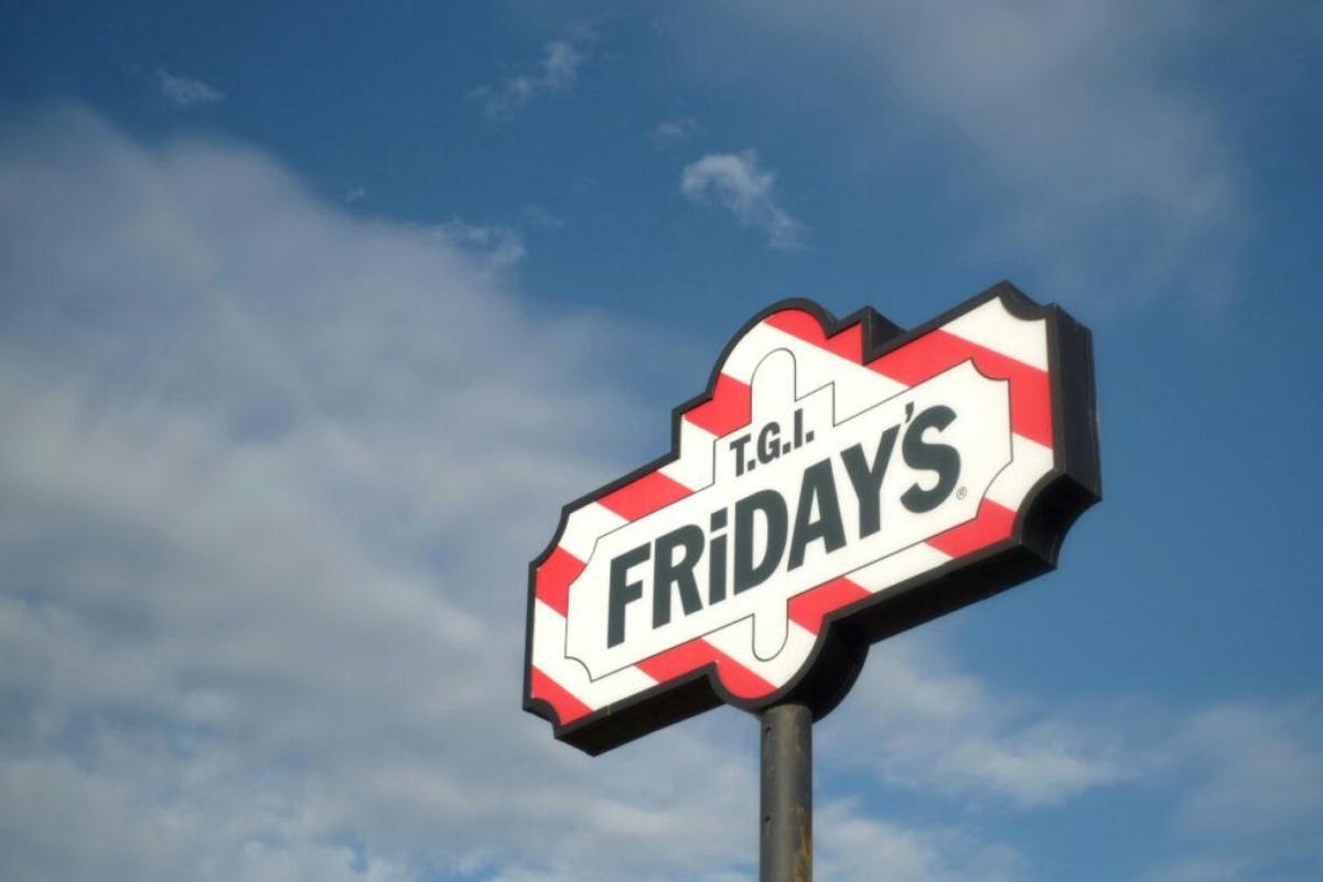 TGI Fridays: Το μπαρ που ξεκίνησε ως μέρος για εργένηδες και κατέκτησε όλες τις ηπείρους