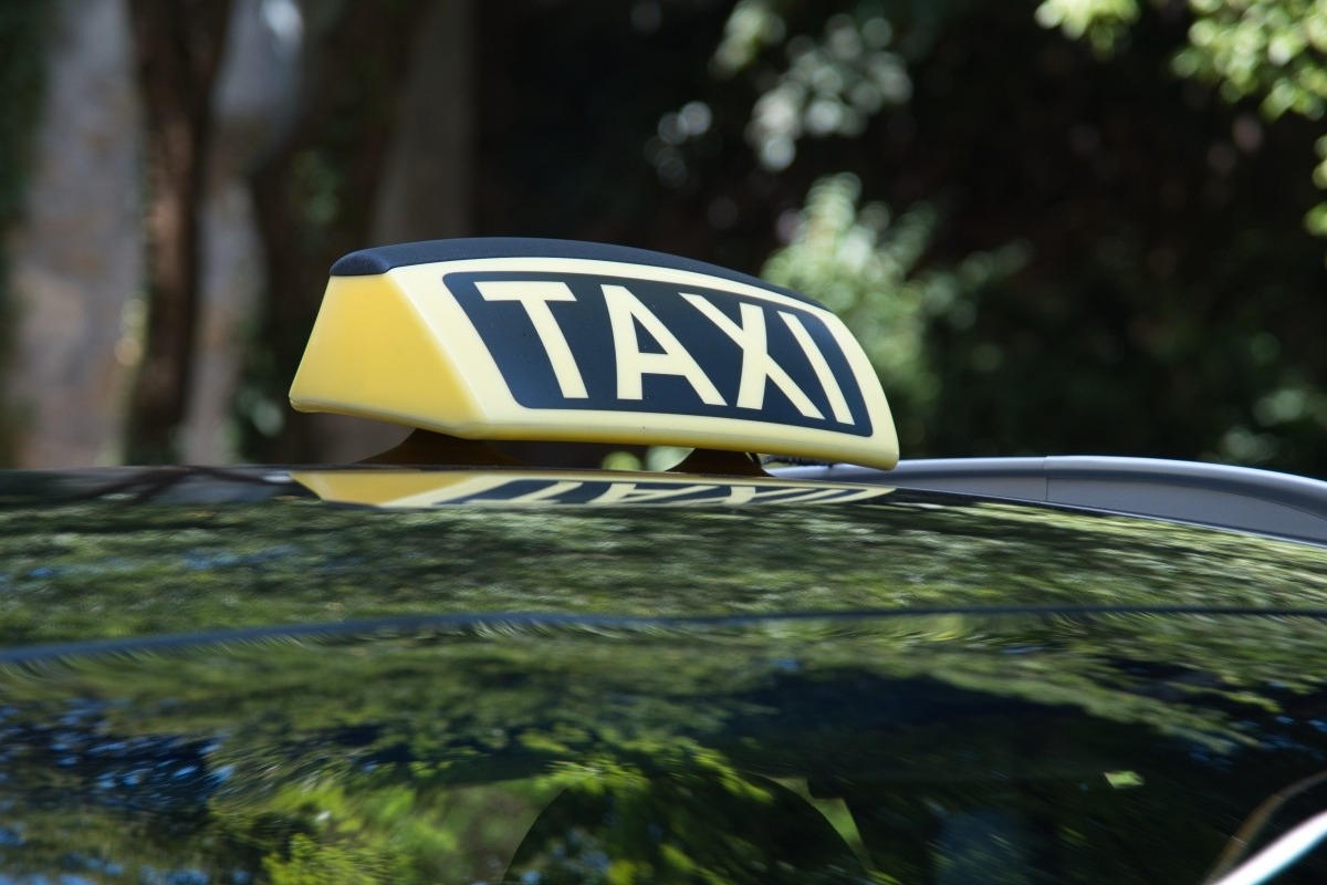 Νεκρός οδηγός ταξί ‑ Έχασε τον έλεγχο και έπεσε σε σταθμευμένο όχημα στο Ίλιον