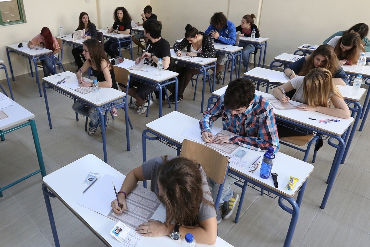 «Ήμουν δημιουργικός, αλλά με πήρε ο ύπνος» ‑ Επικά σχόλια μαθητών την πρώτη μέρα των Πανελληνίων