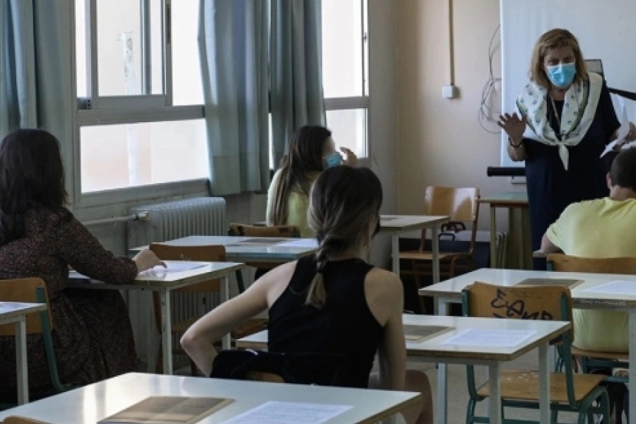 Μαθήτρια στη Ρόδο που έδινε πανελλαδικές εντοπίστηκε με κινητό την ώρα των εξετάσεων και το γραπτό της μηδενίστηκε