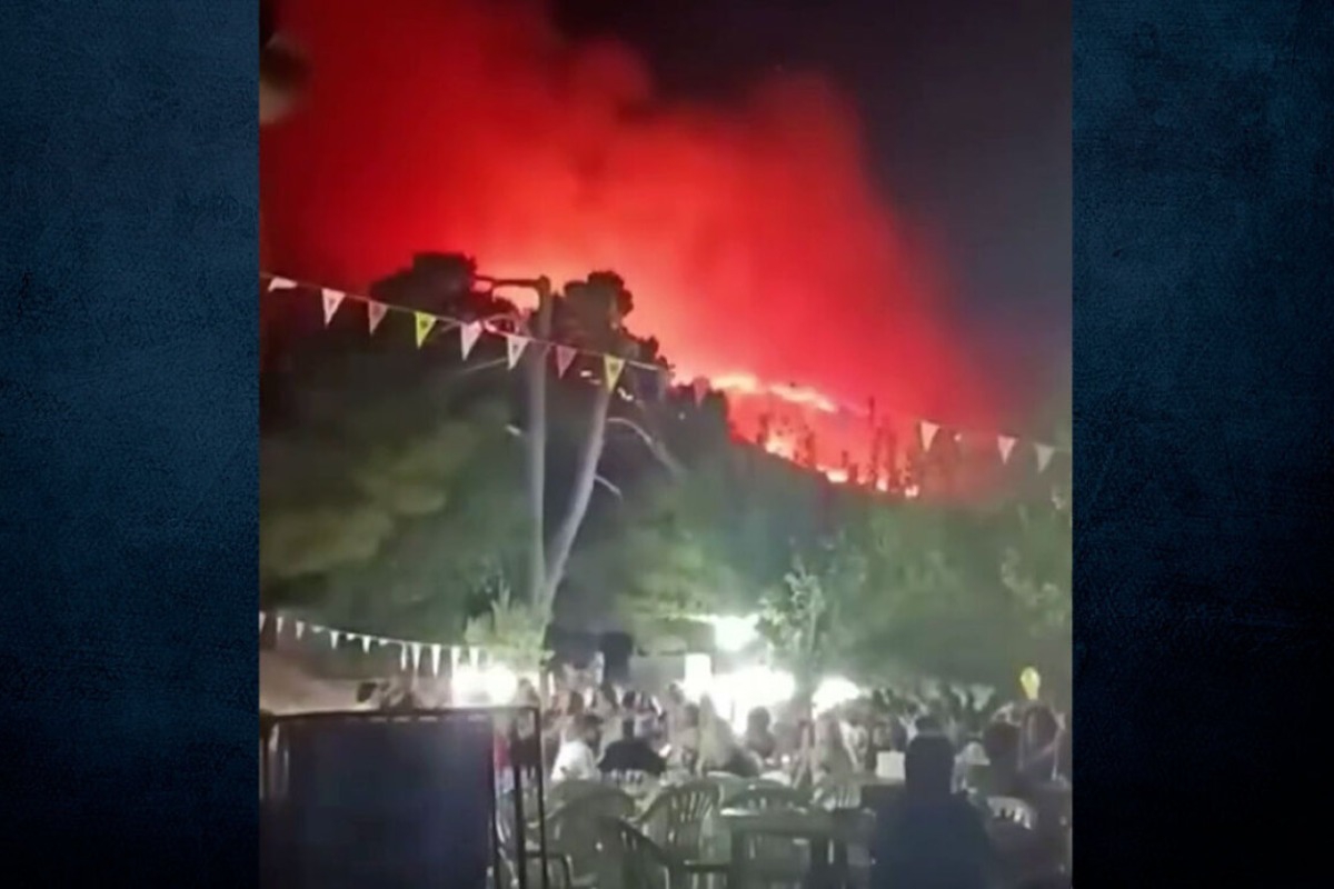 Ζάκυνθος: Διασκέδαζαν σε πανηγύρι, ενώ η φωτιά έκαιγε ανεξέλεγκτα πίσω τους