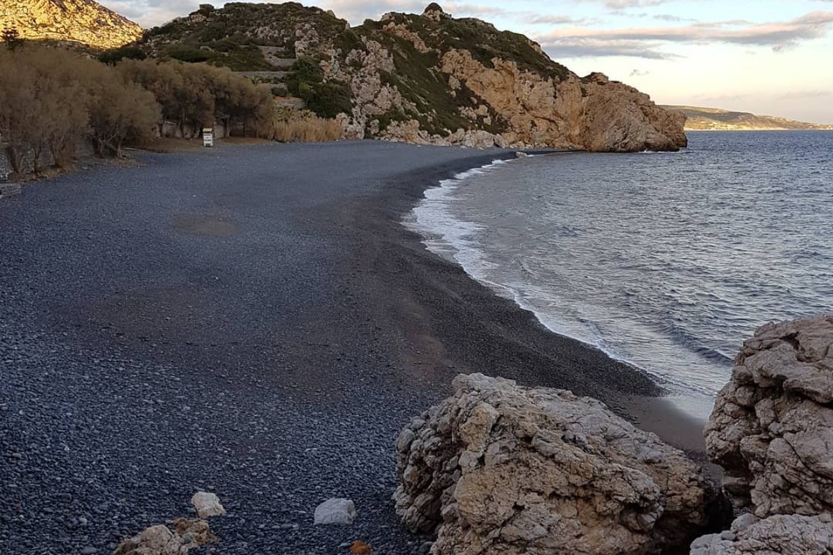 Θα το πιστέψεις μόνο όταν το δεις: Η πιο «εξωγήινη» παραλία της Ελλάδας