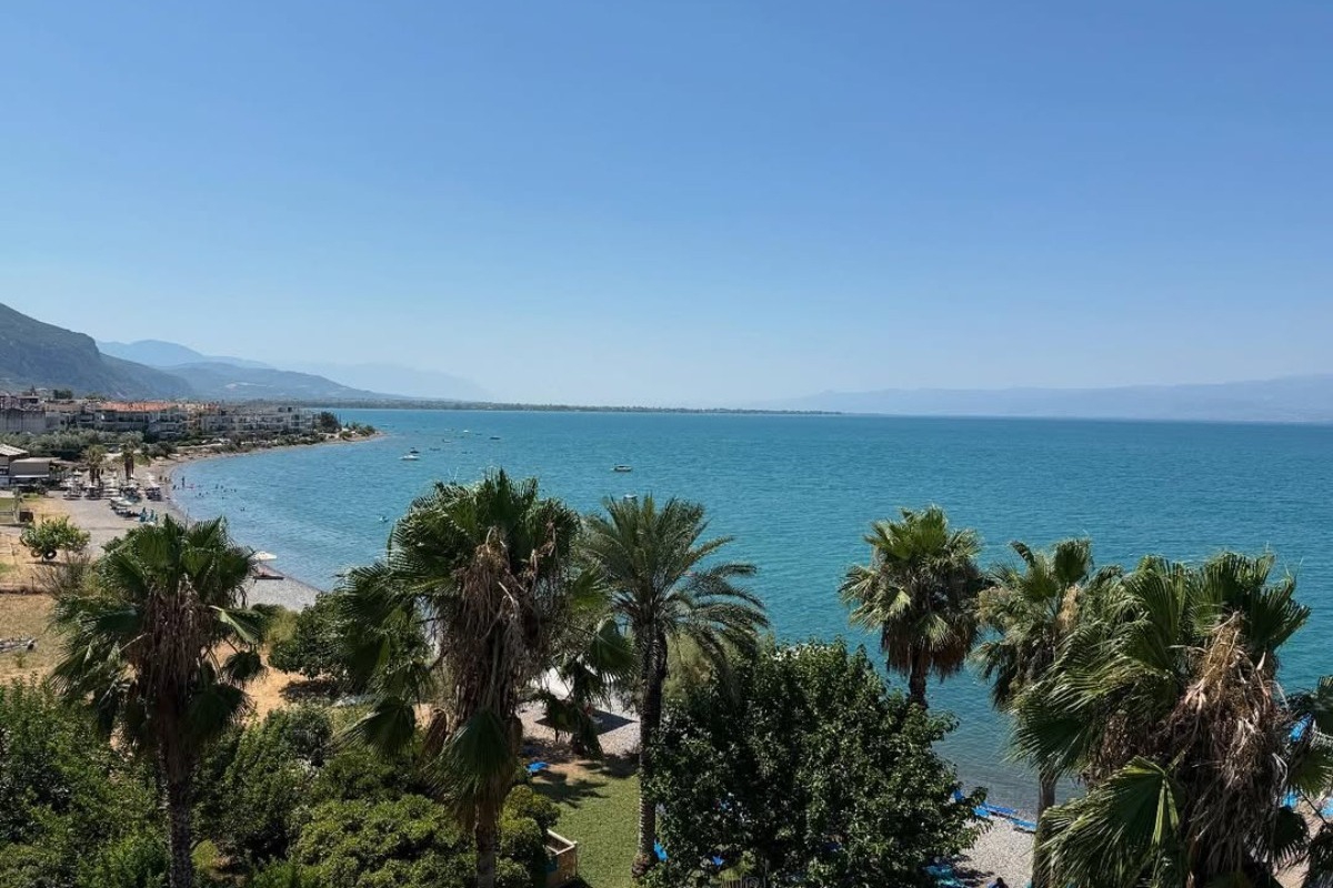 Καμένα Βούρλα: Απαγορεύτηκε η κολύμβηση στην παραλία του Κάμπινγκ του ΕΟΤ ‑ Τι συνέβη