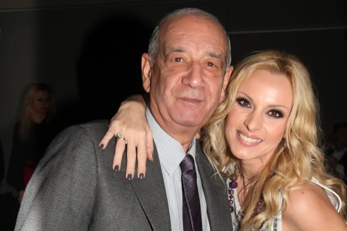 Πέγκυ Ζήνα: «Όταν έμεινα έγκυος ο Δημήτρης Μητροπάνος το ανακοίνωσε μπροστά σε 3.000 άτομα»