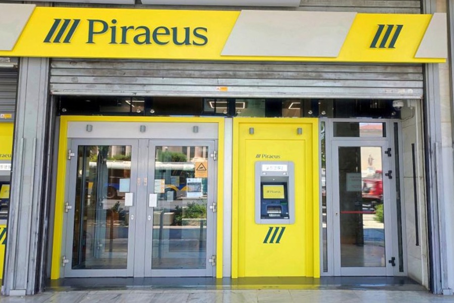 Θύελλα αντιδράσεων για τις χρεώσεις σε ΑΤΜ που παραχώρησε η Πειραιώς