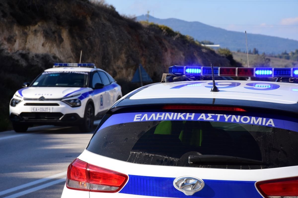 Η στιγμή που ο Παλαιστίνιος επιτίθεται με λοστό στην 29χρονη στα Εξάρχεια ‑ Σκληρές εικόνες