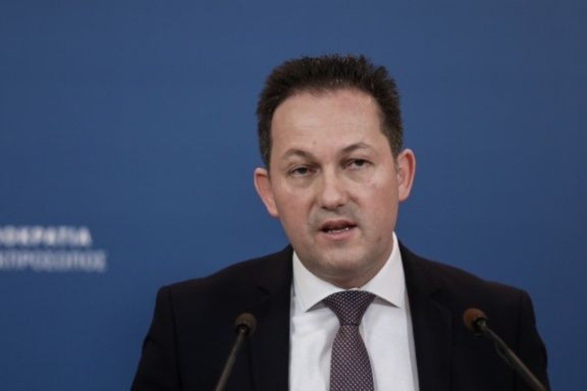 28η Οκτωβρίου: Η γκάφα του Στέλιου Πέτσα με την ελληνική σημαία που έγινε viral