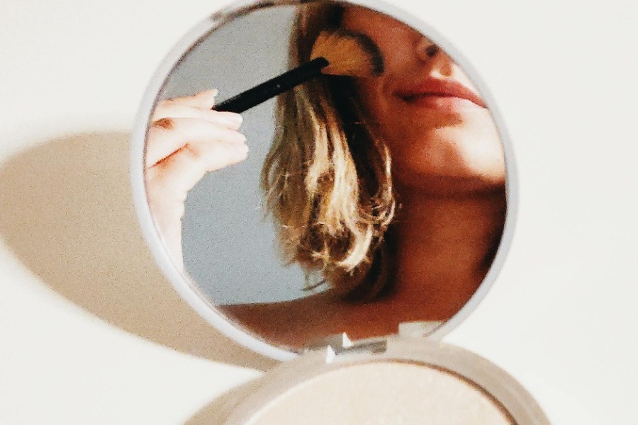 Το πιο βρώμικο εργαλείο μακιγιάζ που κρύβεται στο νεσεσέρ σου