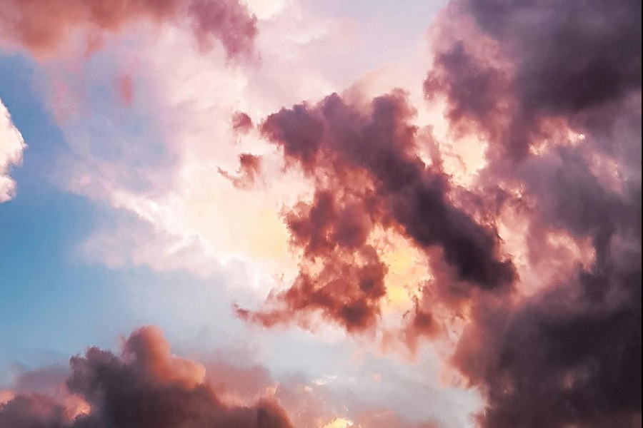 Καιρός: Θερμικός θόλος, σύννεφα Cumulonimbus και Roll cloud ‑ Τα σπάνια φαινόμενα που είδαμε