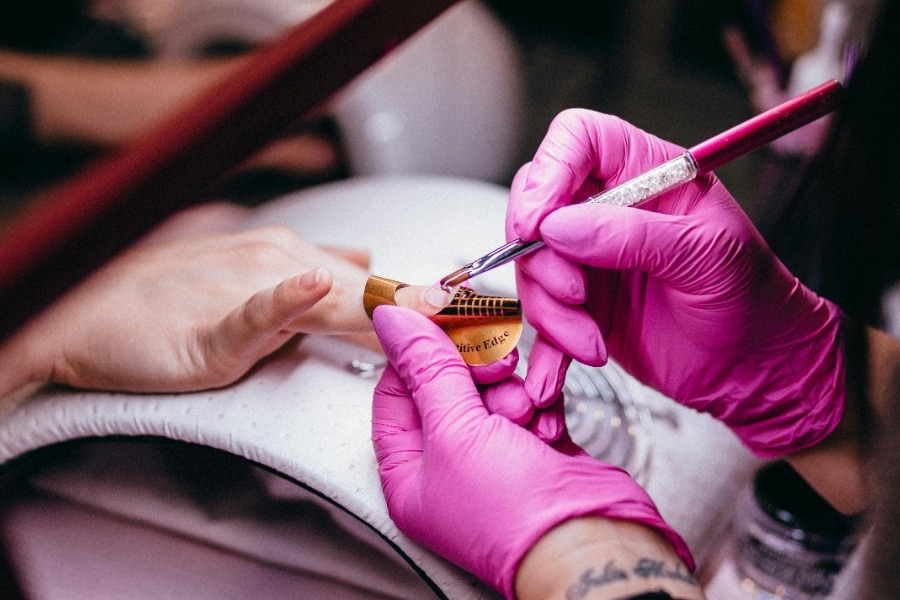 Νύχια: Μήπως η τεχνίτριά σου κάνει κάποιο από αυτά τα λάθη;