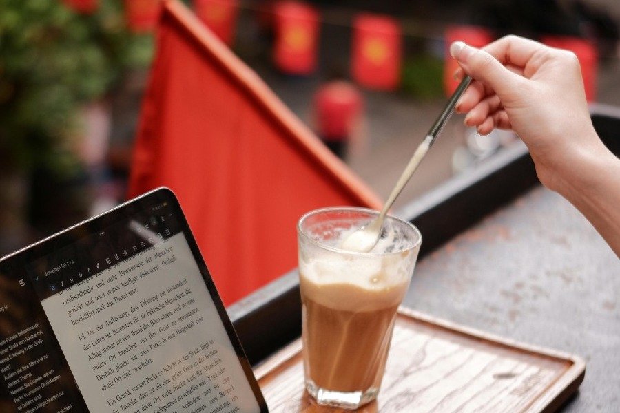 Πόλεμος καφετεριών: Το καφέ των 2,5 ευρώ που έχει τρελάνει το Βερολίνο