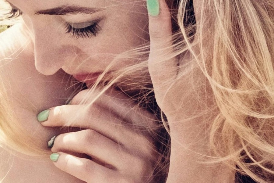 Καύσωνας και μαλλιά: Tι παθαίνουν πραγματικά στην κάψα του ήλιου;