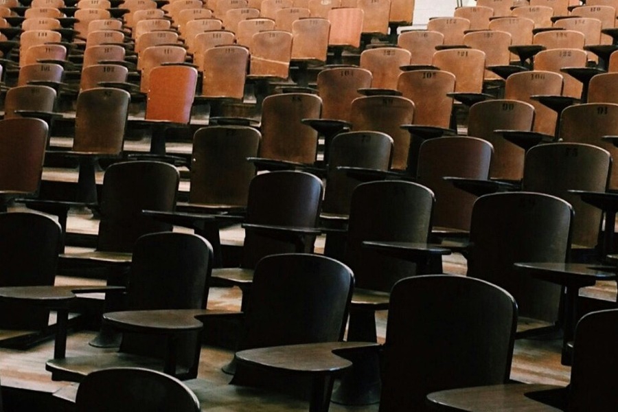 Στα κάγκελα εκπαιδευτικοί δημόσιων ΙΕΚ: Εργασία χωρίς συμβάσεις, ασφάλιση και εξόφληση δεδουλευμένων