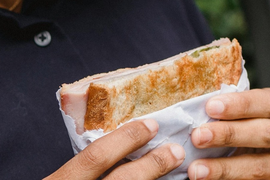 Μήπως έχουμε ξεφύγει; Όταν ένα σάντουιτς γίνεται αιτία εμπρησμού