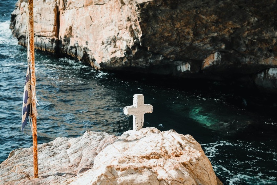 Η Σύρος πρώτη ανάμεσα στα «κρυμμένα πετράδια» της Ελλάδας για το 2025