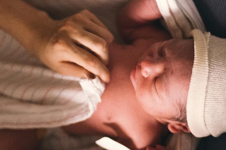 Αγγλία: Υποχρεωτικός έλεγχος DNA για όλα τα νεογέννητα