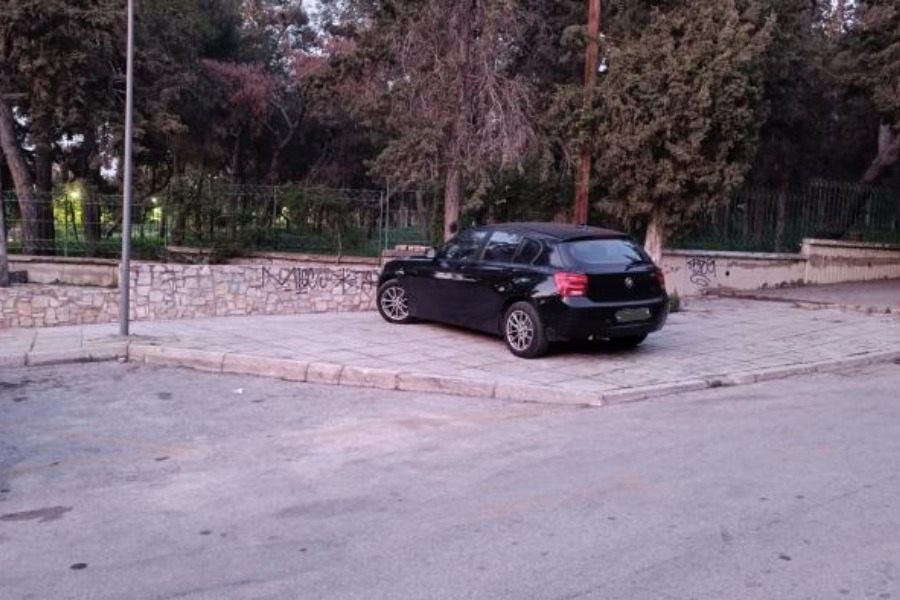 Τέλος το «παρκάρω όπου θέλω» με τον νέο ΚΟΚ: Αυστηρά πρόστιμα έως 2.000 ευρώ για παράνομη στάθμευση