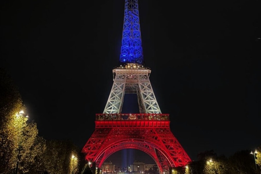 10 χρόνια μετά το Μπατακλάν: Η Γαλλία δεν ξεχνά τα θύματα της τρομοκρατικής επίθεσης