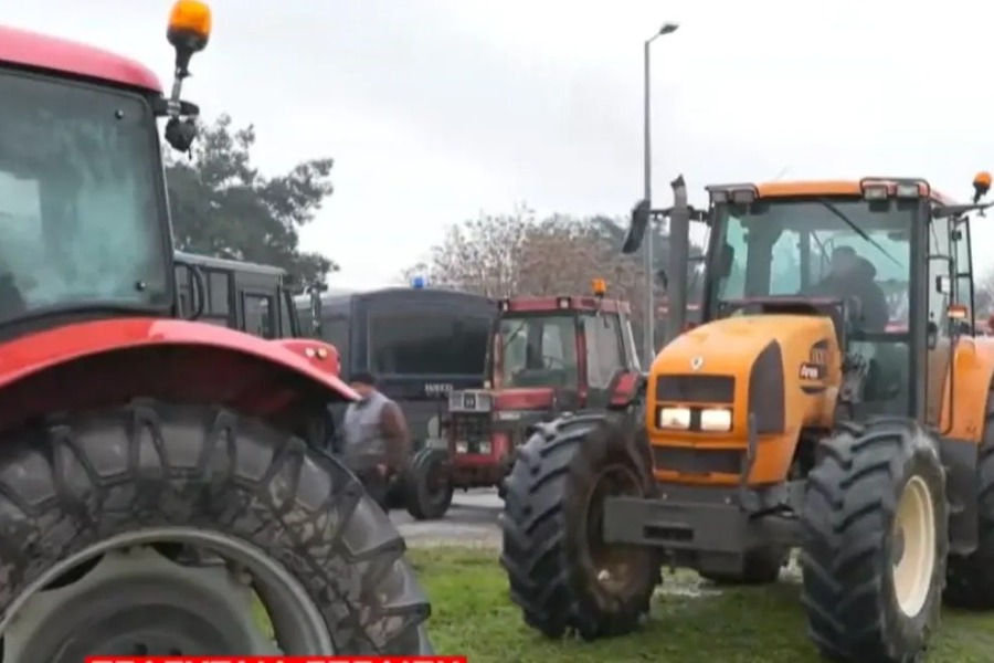 Οι αγρότες πέρασαν τον αστυνομικό φραγμό και ετοιμάζονται για μπλόκο στο τελωνείο Προμαχώνα