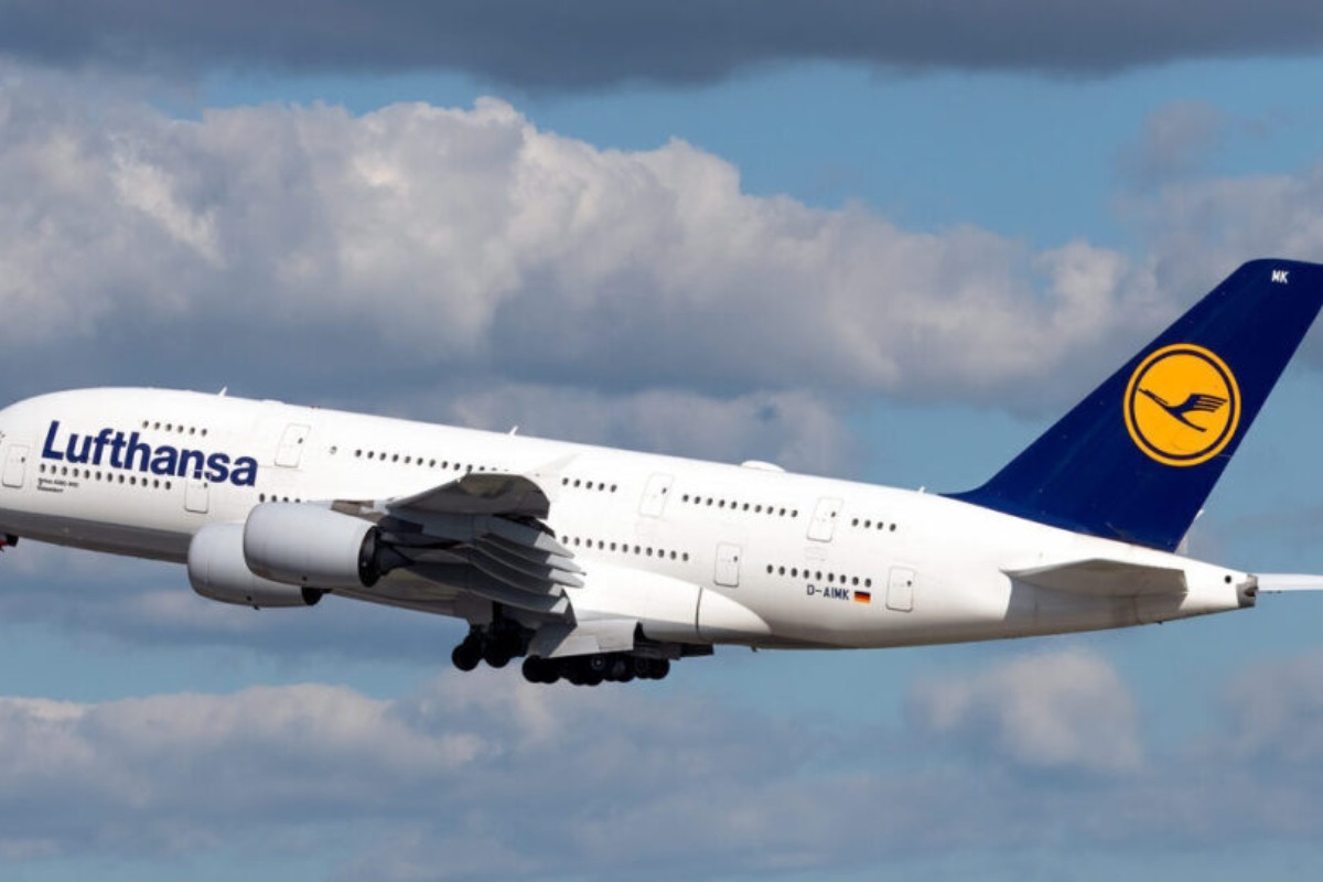 Πτήση της Lufthansa έμεινε χωρίς πιλότο για 10 λεπτά – Ο συγκυβερνήτης λιποθύμησε και ο πιλότος ήταν τουαλέτα