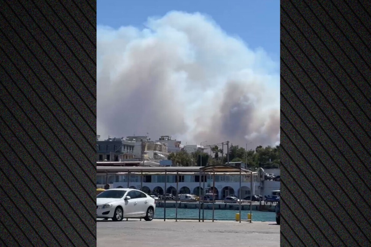 Όλα τα πλοία με προορισμό τη Ραφήνα θα πηγαίνουν στο Λαύριο μέχρι νεωτέρας λόγω της φωτιάς