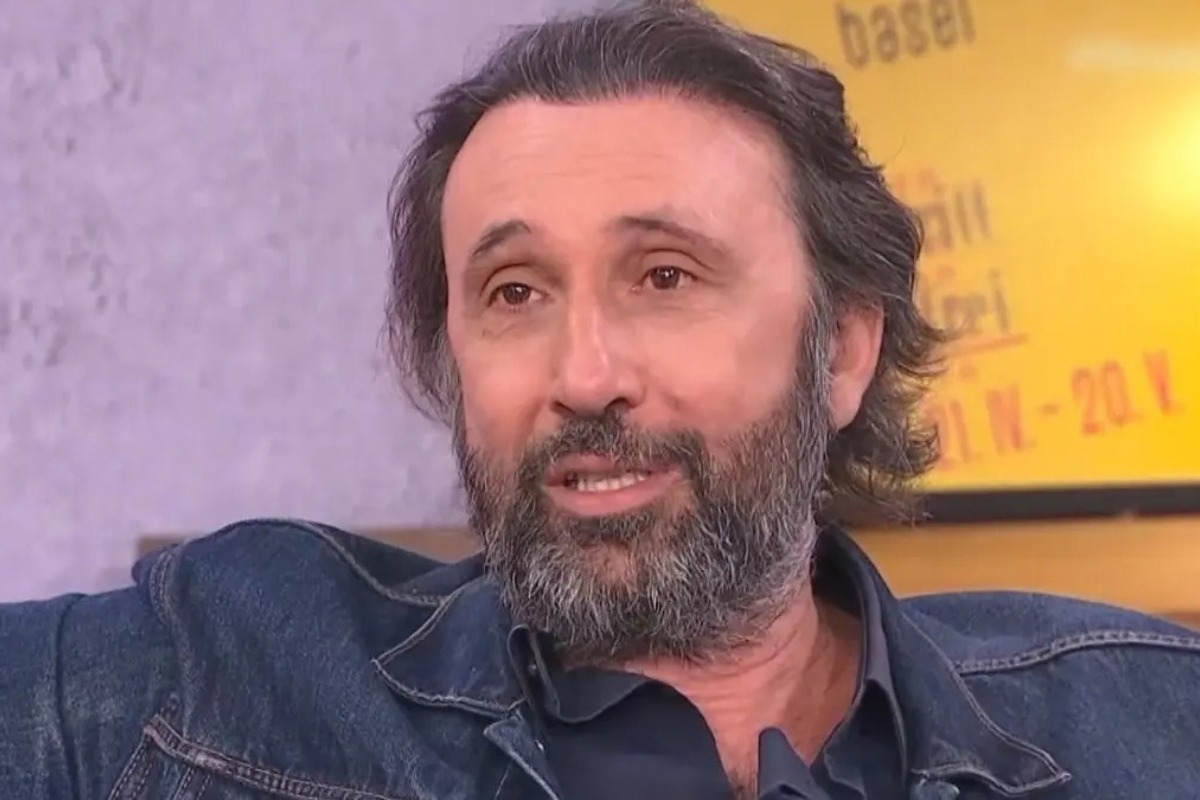 Ρένος Χαραλαμπίδης – Δηλητηριάστηκε από ζαμπονοτυρόπιτα: «Έκανα εμετό και έκαψα τις φωνητικές μου χορδές»