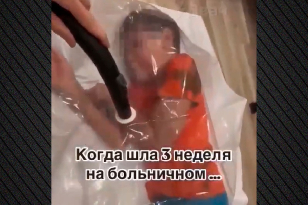 Σάλος στη Ρωσία για μητέρα που έβαλε τον γιο της σε σακούλα και ρούφηξε τον αέρα, «μαμά» φώναζε το παιδί