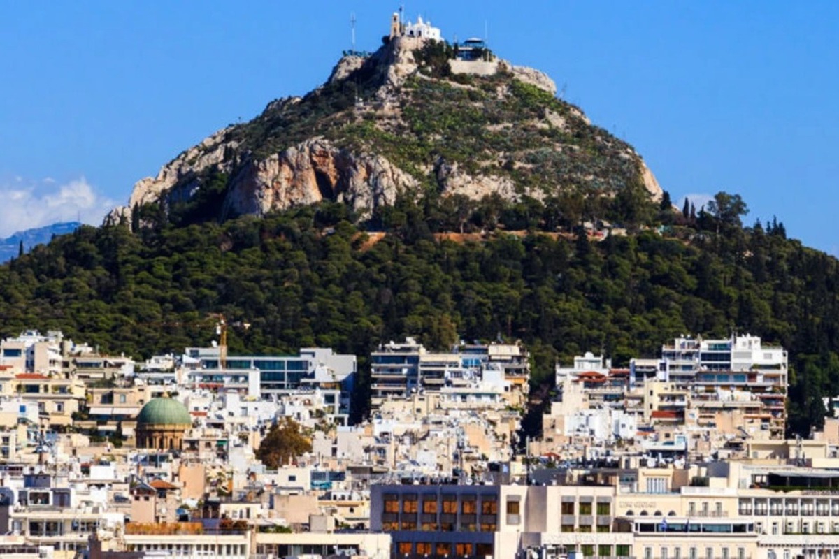 Τουρίστας έπεσε από βράχο στον Λυκαβηττό