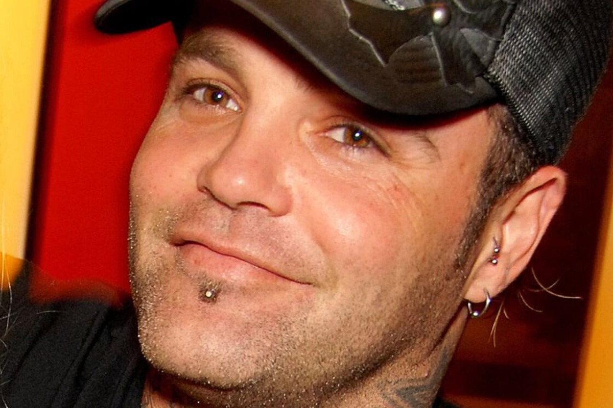 Πέθαvε ο τραγουδιστής των Crazy Town, Sifty Shellshock